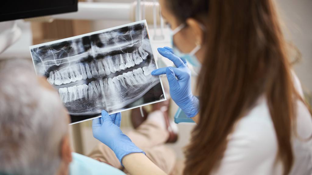 Kapan Harus ke Dokter Spesialis Gigi? Kenali Masalah Gigi yang Butuh Penanganan Khusus