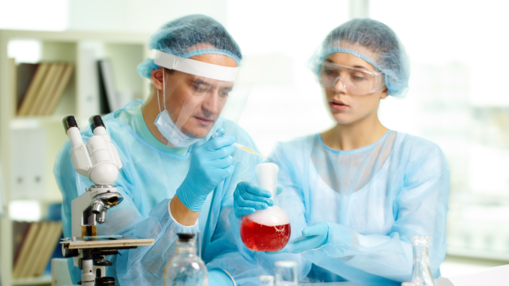 Kapan Hasil Laboratorium Harus Ditinjau oleh Dokter Spesialis Mikrobiologi Klinik?