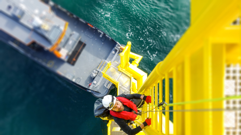 Risiko Kesehatan yang Dihadapi oleh Pekerja Laut: Bagaimana Dokter Sp.KK Membantu?