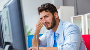 Bahaya Menatap Layar Terlalu Lama bagi Kesehatan Mata