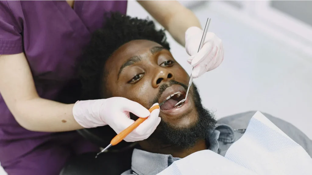 Kapan Harus ke Dokter Gigi Saat Gusi Berdarah?