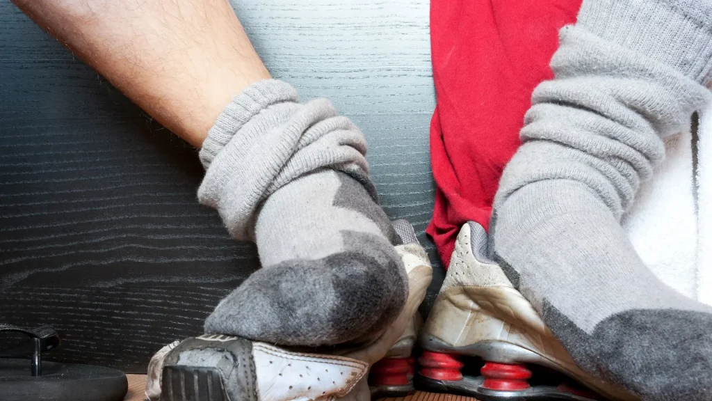 Kebiasaan Sehari-hari yang Menyebabkan Bau Kaki Tanpa Disadari