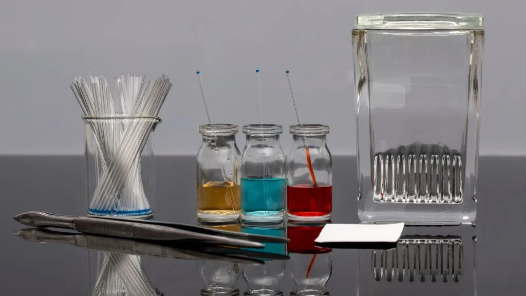 Heparin adalah salah satu antikoagulan yang paling umum digunakan untuk mencegah pembekuan darah, terutama dalam sampel volume kecil seperti darah kapiler.