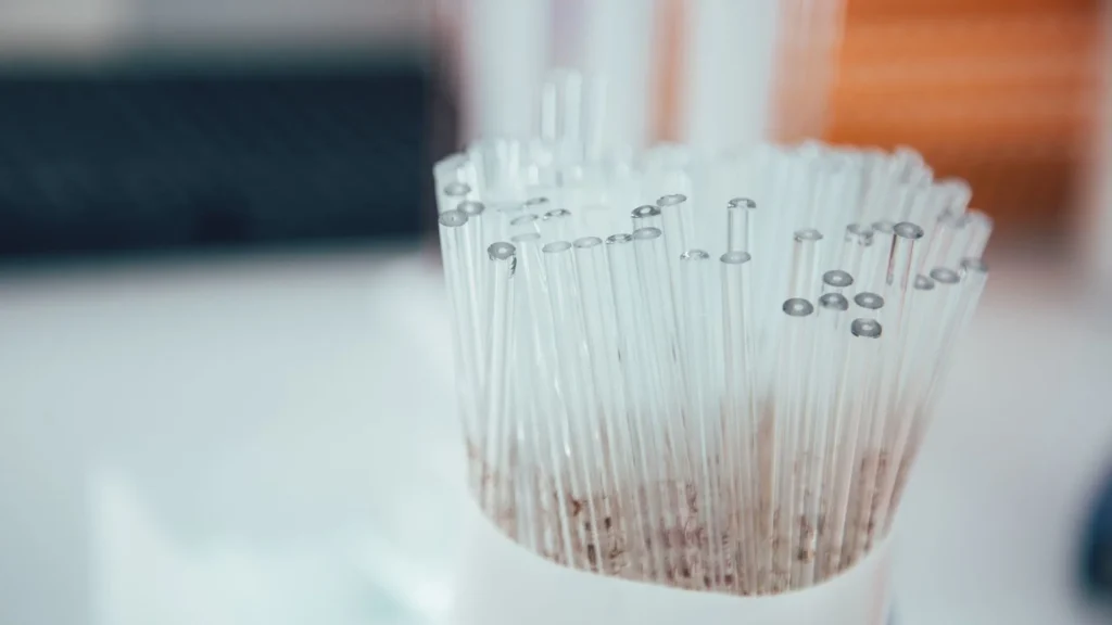 Point-of-Care Testing (POINC) merupakan pendekatan diagnostik yang dilakukan langsung di lokasi perawatan pasien, seperti ruang rawat, klinik kecil, puskesmas, bahkan rumah pasien.