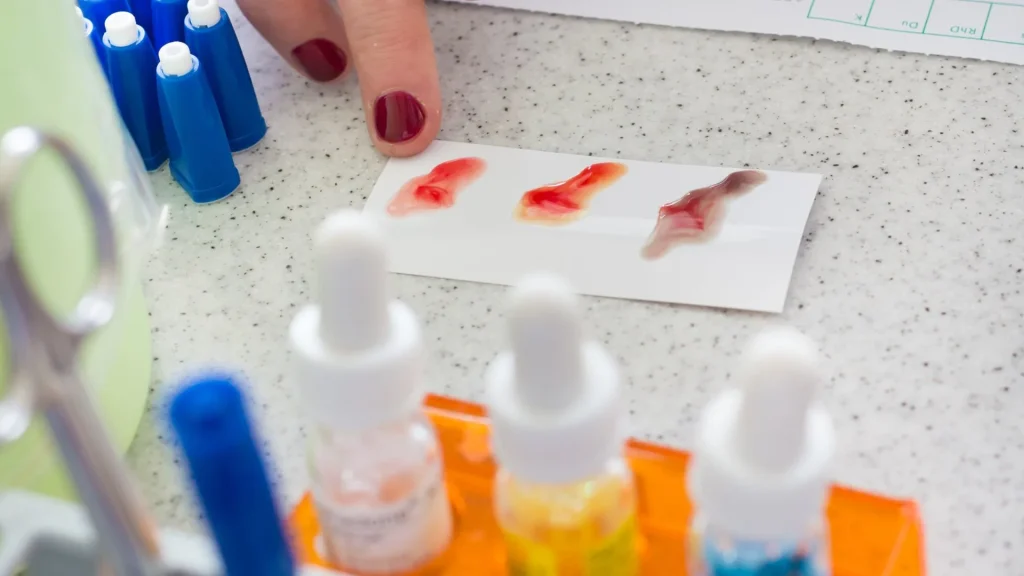 Blood typing kit adalah alat diagnostik cepat yang digunakan untuk mengetahui golongan darah seseorang.