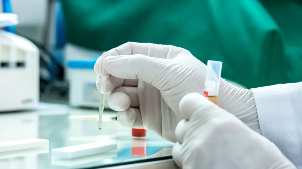 Blood Typing Kit adalah alat yang umum digunakan dalam penentuan golongan darah seseorang.