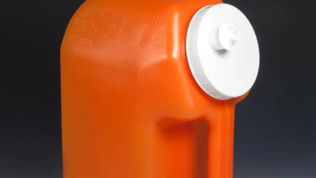 Wadah urin biasa dan 24-hour urine container memiliki fungsi yang sangat berbeda meskipun sama-sama digunakan untuk menampung urin.