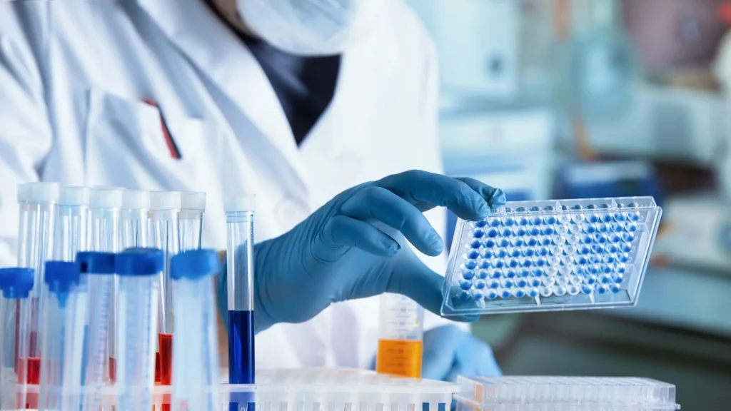 Beta-hCG Urine ELISA adalah metode laboratorium yang digunakan untuk mendeteksi kadar hormon human chorionic gonadotropin (hCG) dalam urin, yang biasanya menjadi indikator awal kehamilan.