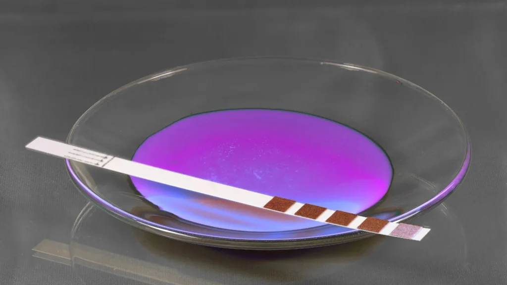 Nitrite Test Strip merupakan salah satu alat sederhana yang digunakan untuk mendeteksi kemungkinan adanya infeksi saluran kemih (ISK).