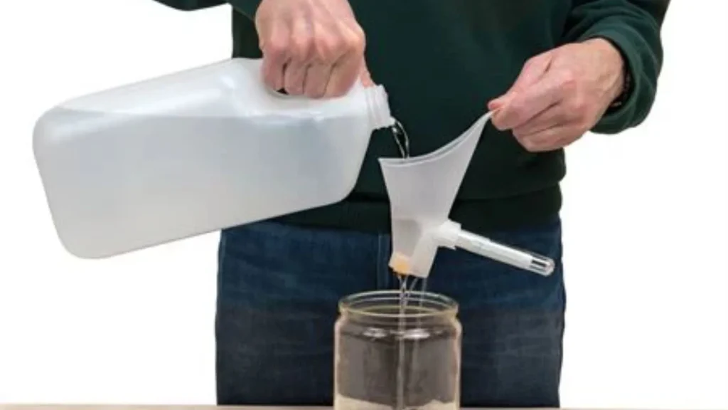 Pengumpulan sampel urin yang bersih sangat penting untuk mendapatkan hasil pemeriksaan laboratorium yang akurat