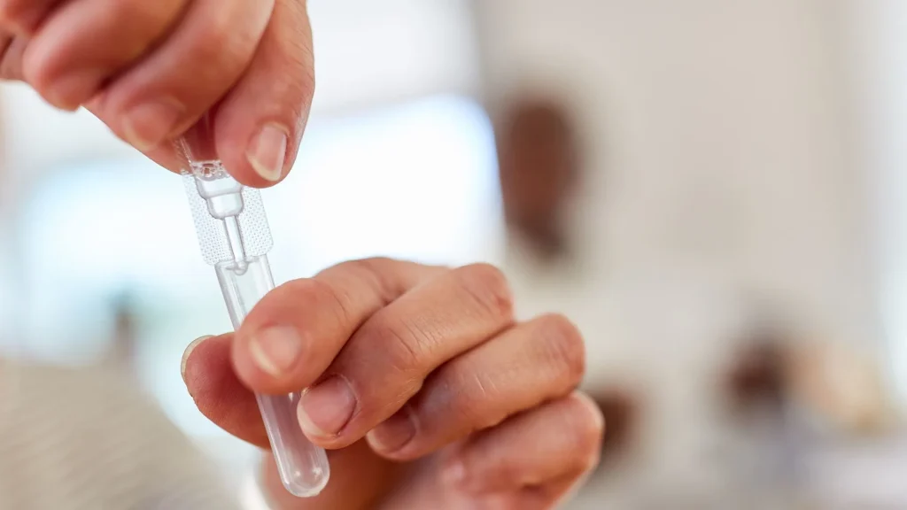 Saliva rapid test HIV merupakan salah satu inovasi dalam dunia medis yang semakin populer karena kemudahan dan kenyamanan yang ditawarkannya.