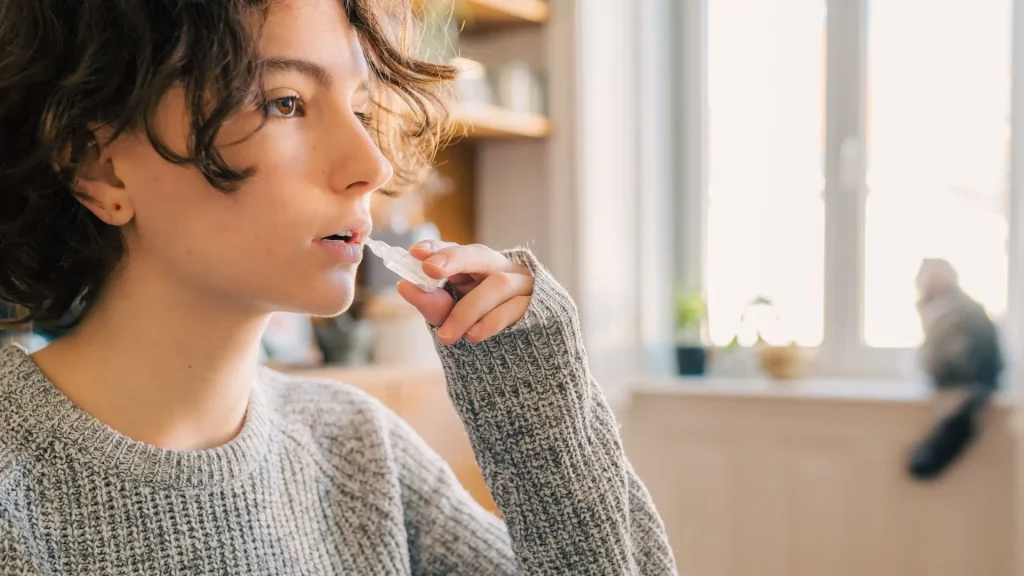 Saliva rapid test HIV merupakan salah satu metode pemeriksaan mandiri yang semakin populer karena mudah digunakan, cepat, dan tidak menimbulkan rasa sakit.