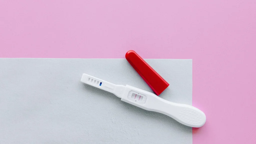 Kortisol adalah hormon penting yang diproduksi oleh kelenjar adrenal dan berfungsi dalam mengatur metabolisme, respons imun, serta keseimbangan energi.