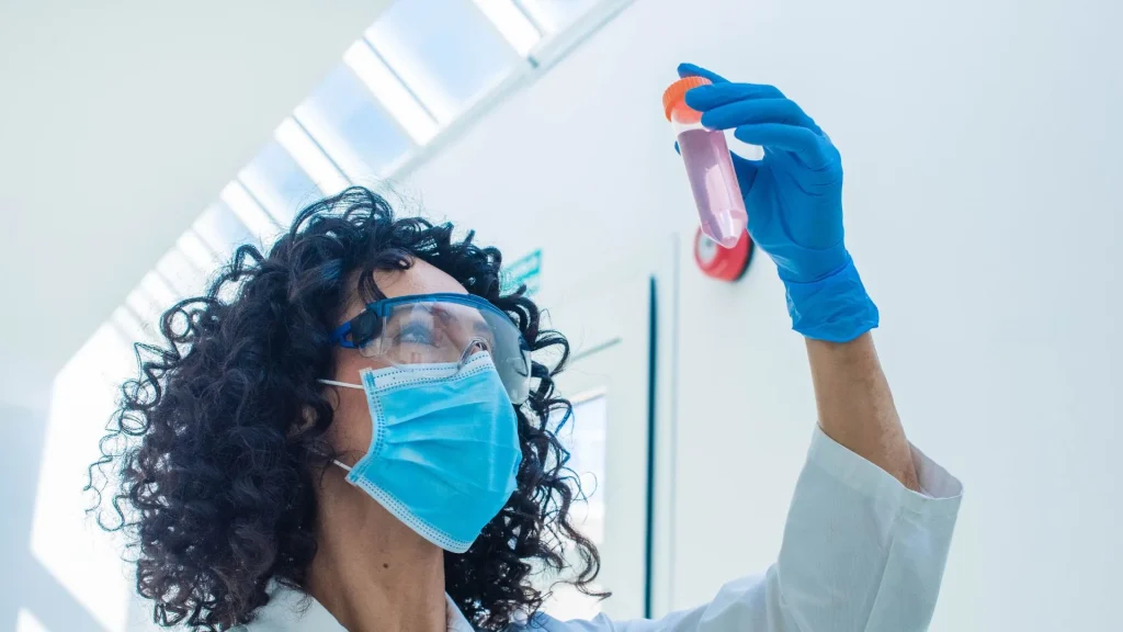 Melakukan salivary hormone test adalah langkah awal untuk memahami kondisi hormonal tubuh, tetapi hasil angka pada laporan laboratorium sering kali membingungkan bagi pasien.