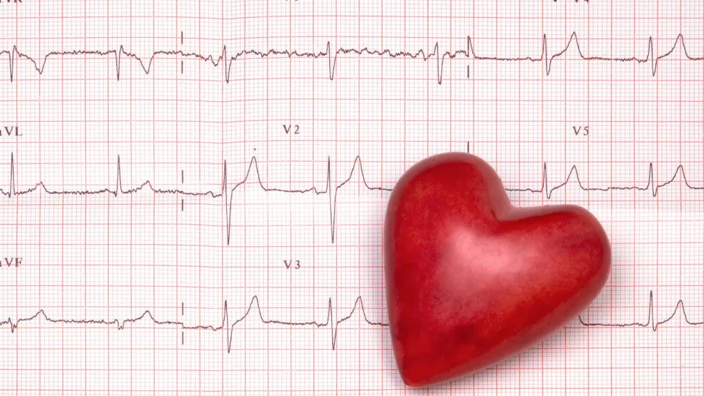 Cloud-based ECG memudahkan penyimpanan dan akses data jantung pasien secara real-time.