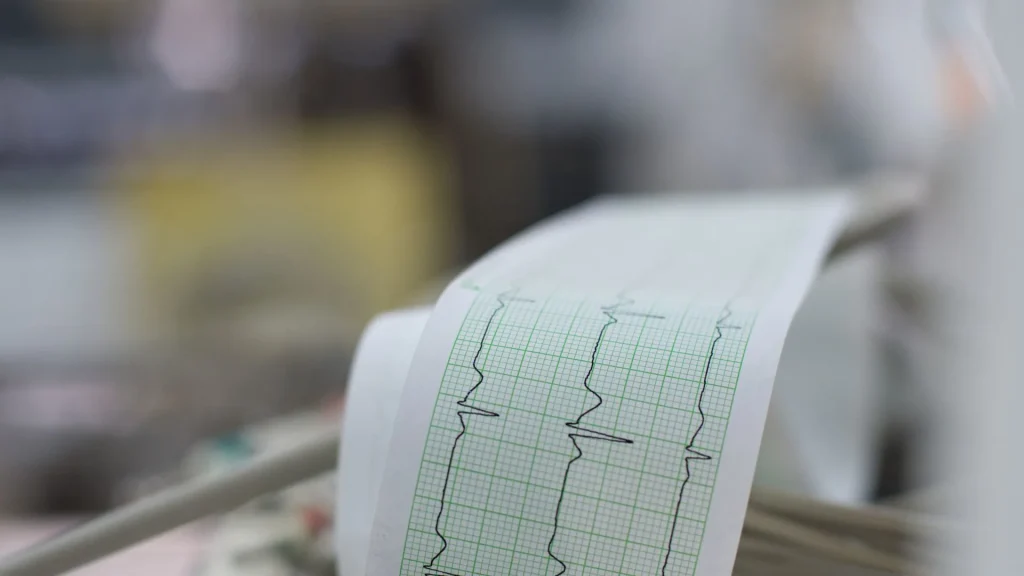 Negara berkembang sering menghadapi keterbatasan infrastruktur kesehatan, mulai dari jumlah rumah sakit yang minim hingga distribusi tenaga medis yang tidak merata.