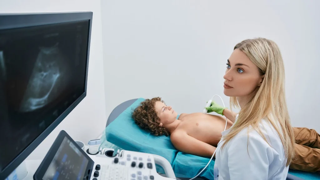 USG 4D membawa kemajuan besar dalam pemeriksaan organ vital seperti hati, ginjal, dan jantung.