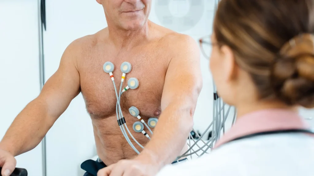 Elektrokardiogram atau ECG adalah alat penting dalam dunia medis untuk memantau aktivitas listrik jantung.