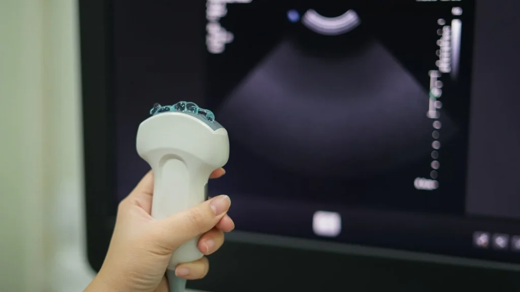 Biaya kesehatan yang tinggi sering menjadi hambatan bagi masyarakat, terutama di daerah terpencil.