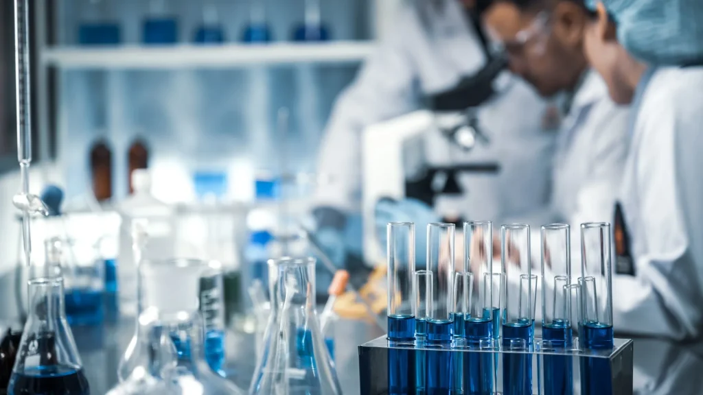 Analyzer otomatis menawarkan efisiensi yang jauh lebih tinggi dibandingkan metode manual karena seluruh proses pemeriksaan dilakukan secara terprogram.