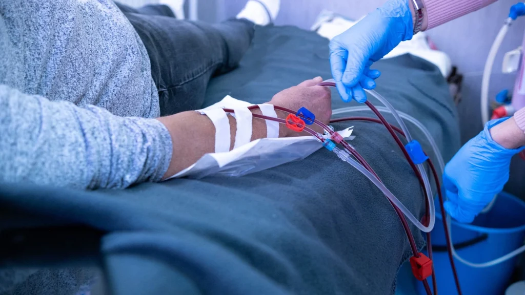 Mesin dialisis portable hadir sebagai solusi inovatif bagi pasien yang tinggal di daerah rural atau terpencil dengan akses terbatas ke fasilitas kesehatan.