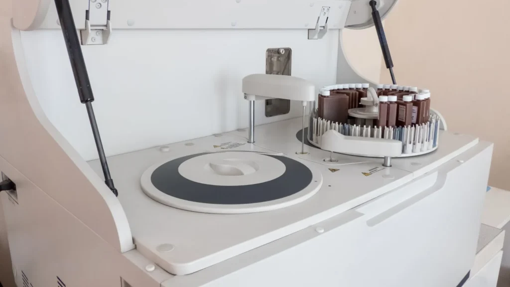 Manual testing dan teknologi analyzer modern merupakan dua pendekatan berbeda dalam pemeriksaan laboratorium.