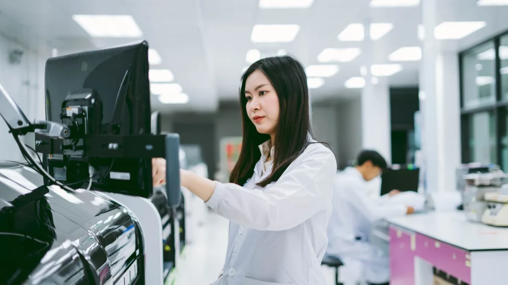 Analyzer otomatis merupakan perangkat vital di laboratorium medis yang bekerja terus-menerus dalam volume tinggi.
