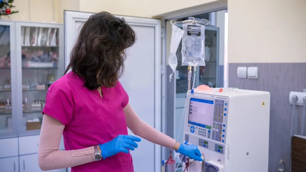 Teknologi dialisis modern terus berkembang dengan tujuan utama meningkatkan kenyamanan dan keselamatan pasien.