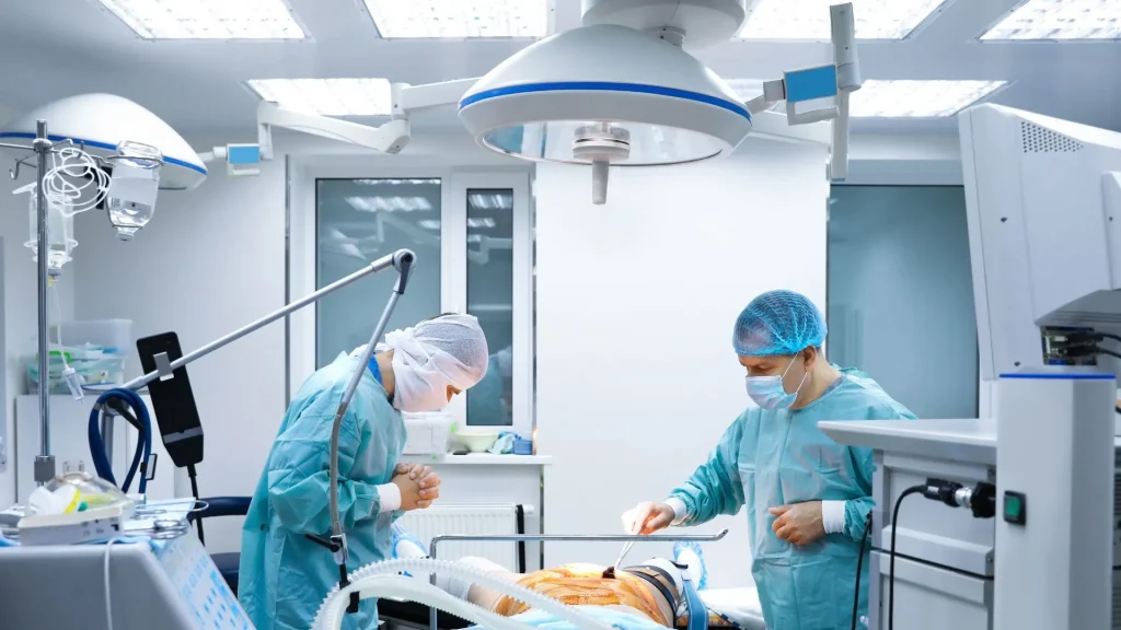 Bedah laparoskopi menjadi tonggak penting dalam dunia pembedahan modern karena memungkinkan intervensi minimal invasif dengan hasil yang lebih cepat dan aman.