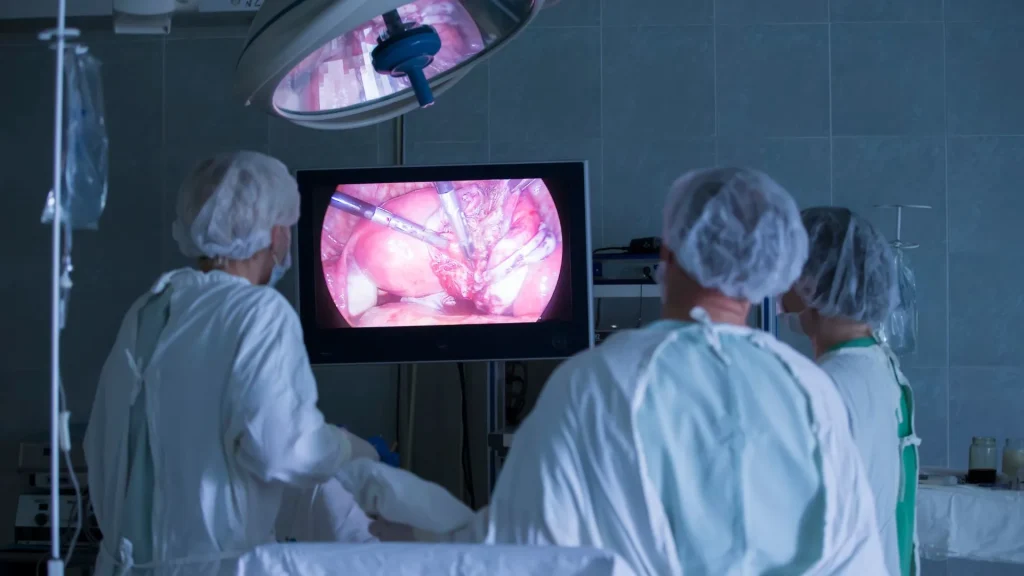 Persiapan pasien merupakan tahap penting sebelum menjalani operasi laparoskopi untuk memastikan prosedur berjalan aman dan efektif.