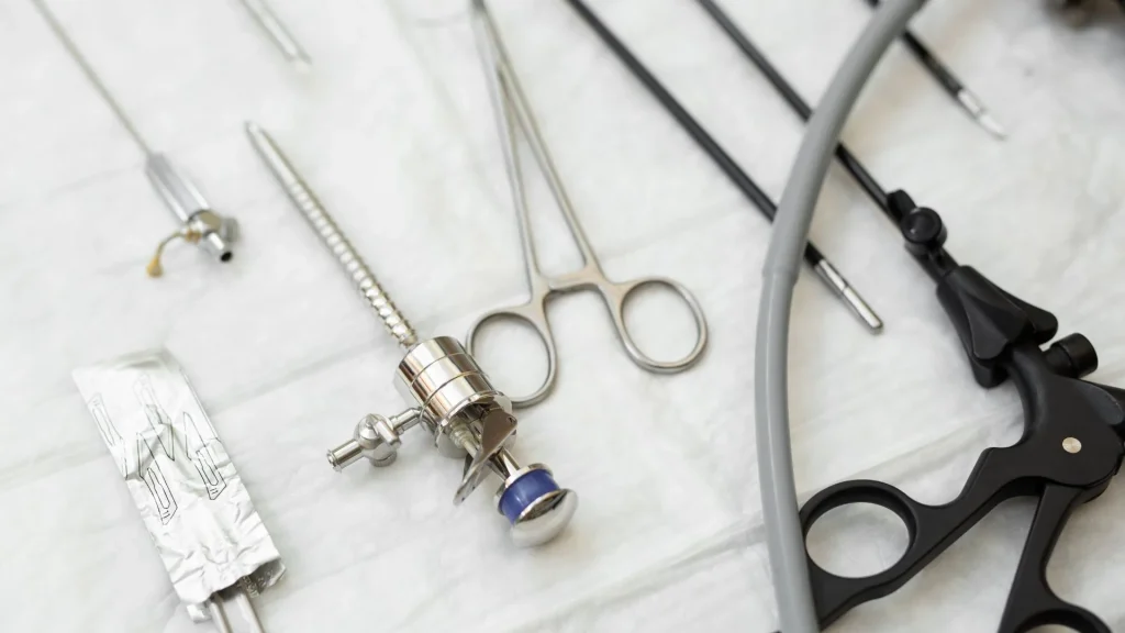 Ukuran sayatan menjadi faktor utama yang membedakan antara operasi laparoskopi dan operasi terbuka.