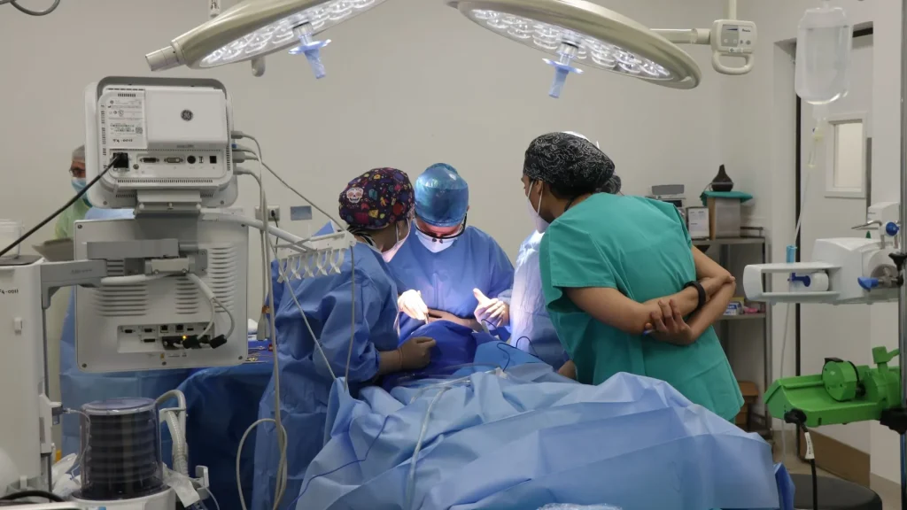 Pembelian peralatan laparoskopi memerlukan investasi awal yang cukup besar bagi rumah sakit.