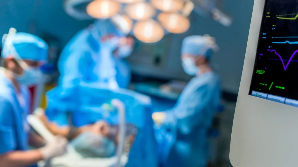 Perkembangan teknologi kedokteran kini mengarah pada integrasi data pasien dengan sistem bedah robotik.