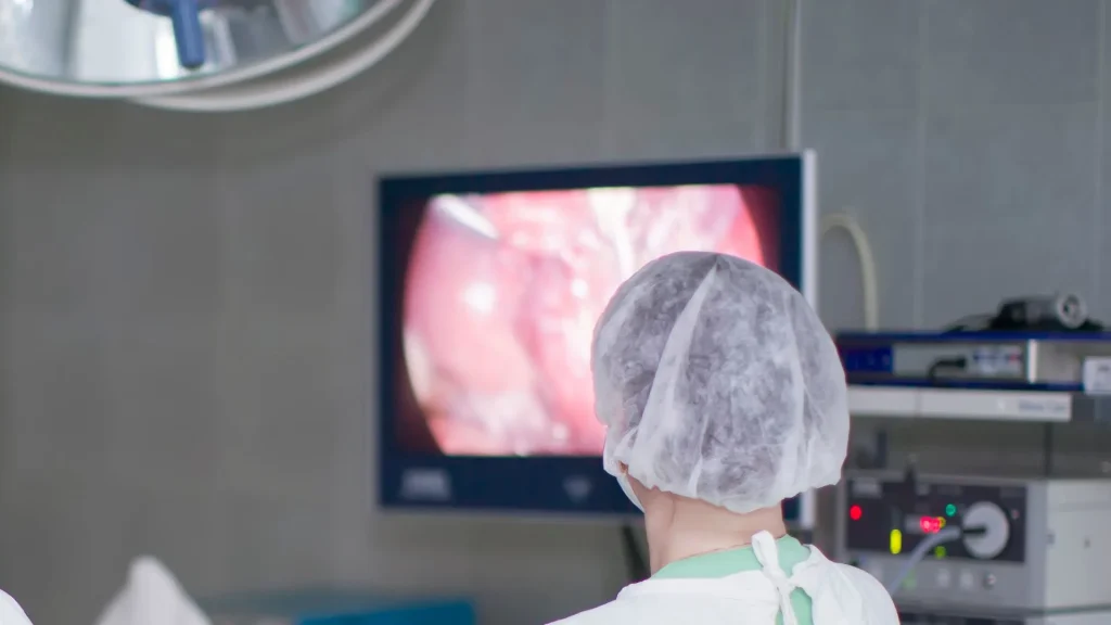 Penerapan Augmented Reality (AR) dalam dunia bedah telah membuka peluang besar untuk meningkatkan presisi dan keamanan operasi.