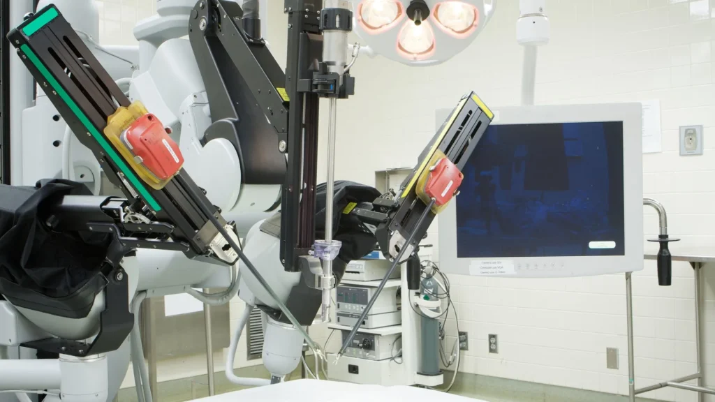 Presisi robotik menjadi terobosan besar dalam dunia bedah rekonstruksi, terutama untuk memperbaiki jaringan halus seperti saraf, pembuluh darah kecil, dan struktur wajah.