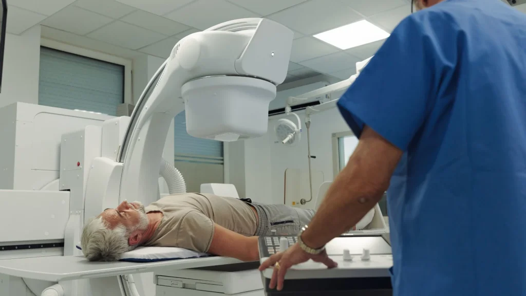 Multi-slice CT menawarkan kemampuan pencitraan yang jauh lebih detail dibanding teknologi generasi lama, sehingga memberikan gambaran anatomi dengan ketepatan tinggi.