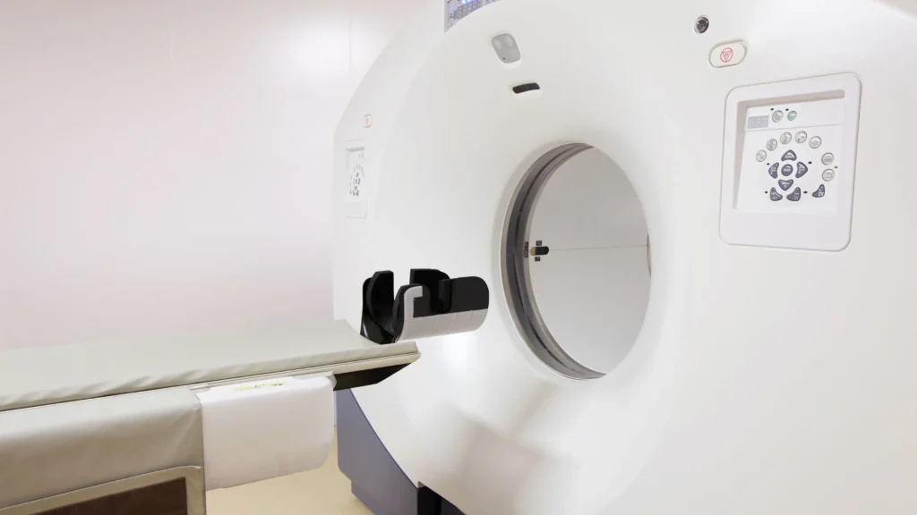 PET-MRI memberikan kombinasi data metabolik dan anatomi yang sangat detail, menjadikannya alat unggulan dalam evaluasi berbagai gangguan neurologis.