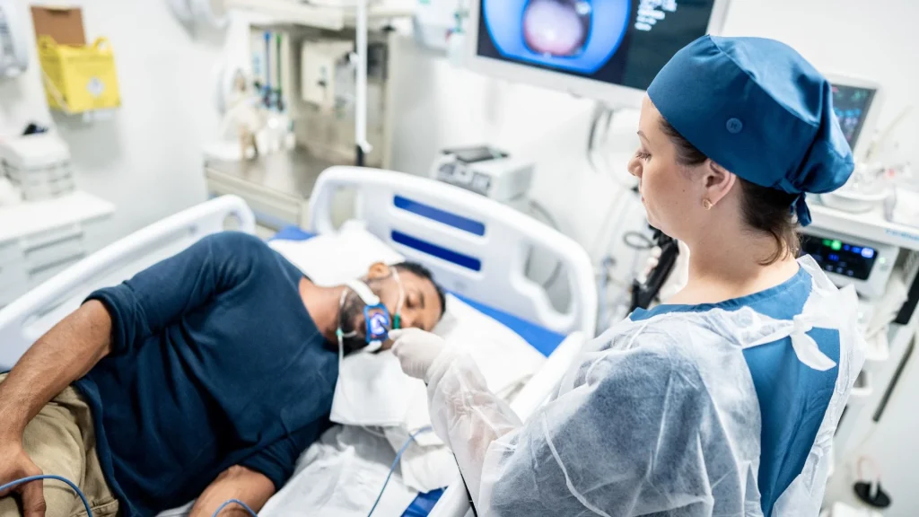 Endoskopi 4K memberikan resolusi empat kali lipat lebih tinggi dibandingkan HD konvensional, sehingga setiap detail mukosa terlihat jauh lebih tajam.