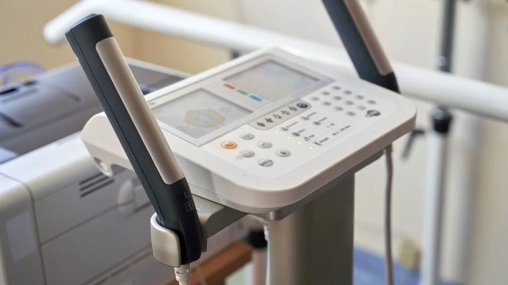 Teknologi bioimpedansi modern memberikan kemampuan untuk menilai komposisi tubuh secara cepat dan akurat melalui analisis aliran arus listrik berfrekuensi tertentu.