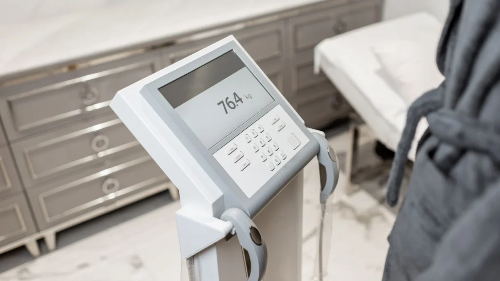 Perangkat seperti InBody dan teknologi serupa menghadirkan pendekatan modern untuk mengukur komposisi tubuh secara komprehensif.