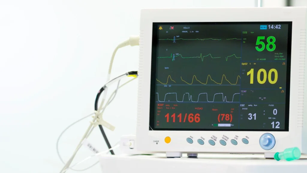 Patient monitor multiparameter modern kini dilengkapi integrasi WiFi dan protokol HL7 yang dirancang untuk mempercepat alur kerja klinis.
