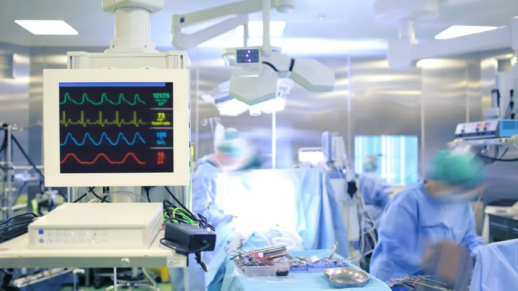 Patient monitor modern kini berkembang melampaui fungsi dasar pemantauan vital dengan hadirnya kecerdasan buatan dan konektivitas penuh.