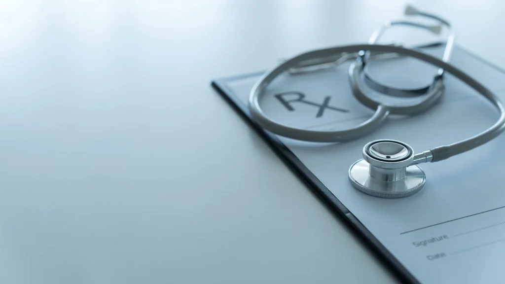 Cloud monitoring memungkinkan tenaga medis mengakses data vital pasien secara real-time tanpa harus berada di dekat bedside monitor.