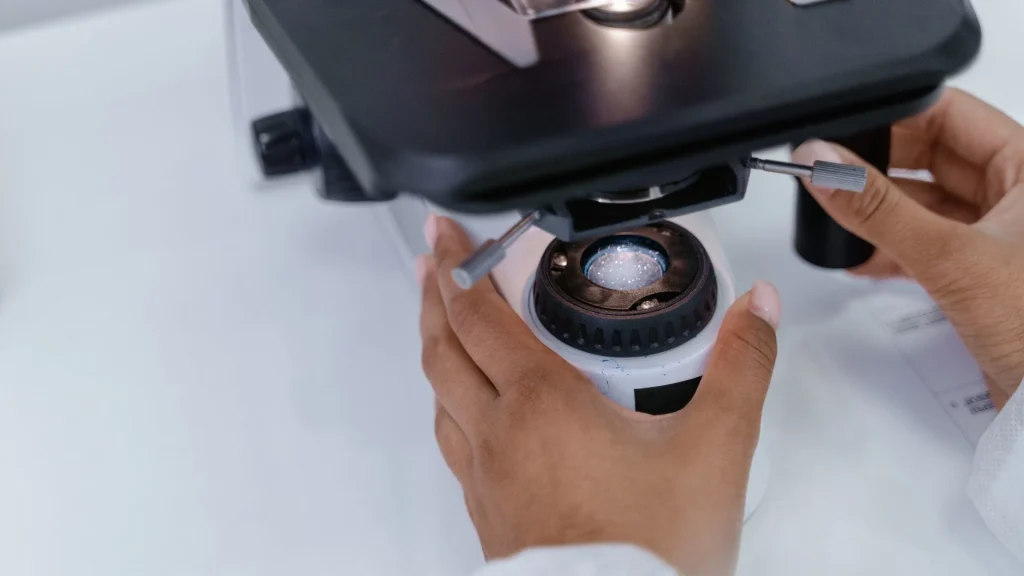 Transformasi dari mikroskop konvensional menuju digital membuka peluang besar dalam analisis hematologi modern.