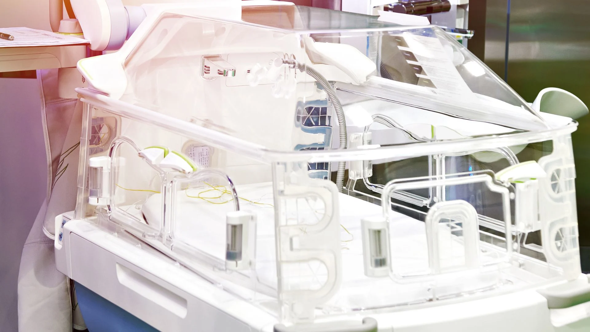 Kombinasi pemanas dan phototherapy LED pada perangkat neonatal merupakan pendekatan inovatif dalam perawatan bayi baru lahir.