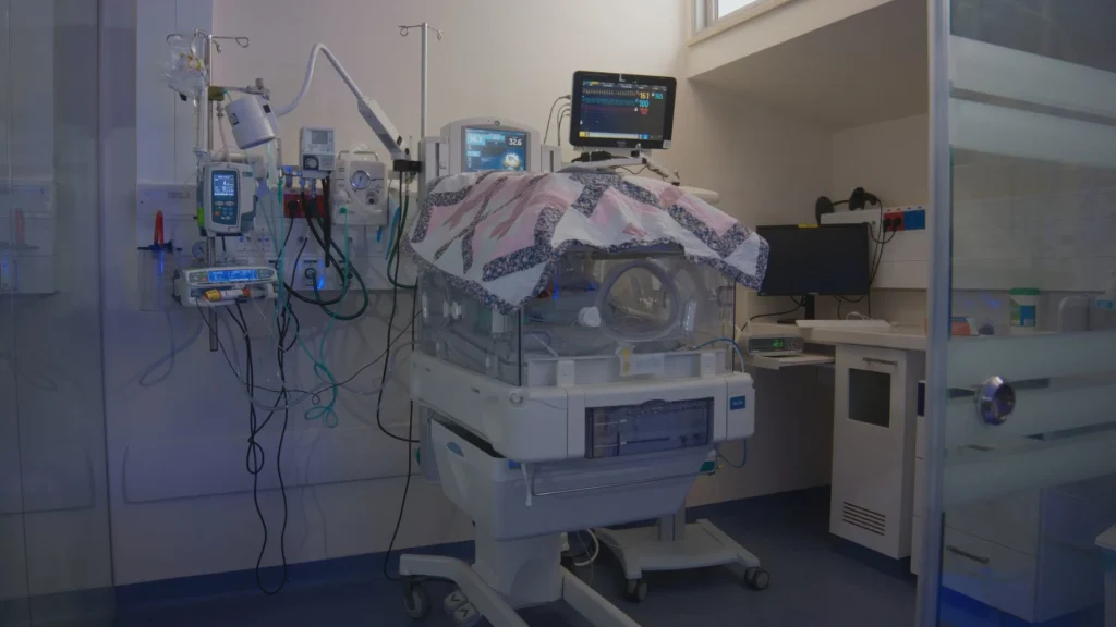 Hiperbilirubinemia merupakan kondisi yang sering dijumpai pada periode neonatal dan memerlukan penanganan tepat.