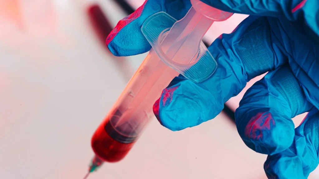 Integrasi blood culture system dengan Laboratory Information System (LIS) menjadi elemen kunci dalam modernisasi workflow mikrobiologi klinis.