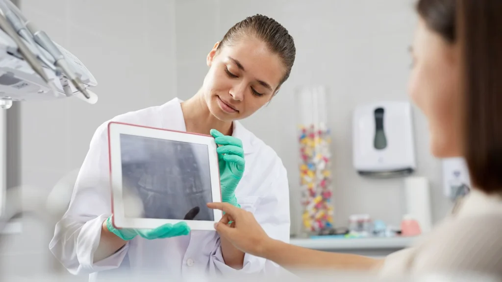 Pasien dengan penyakit kronis memerlukan pemantauan kesehatan yang berkelanjutan dan konsisten.