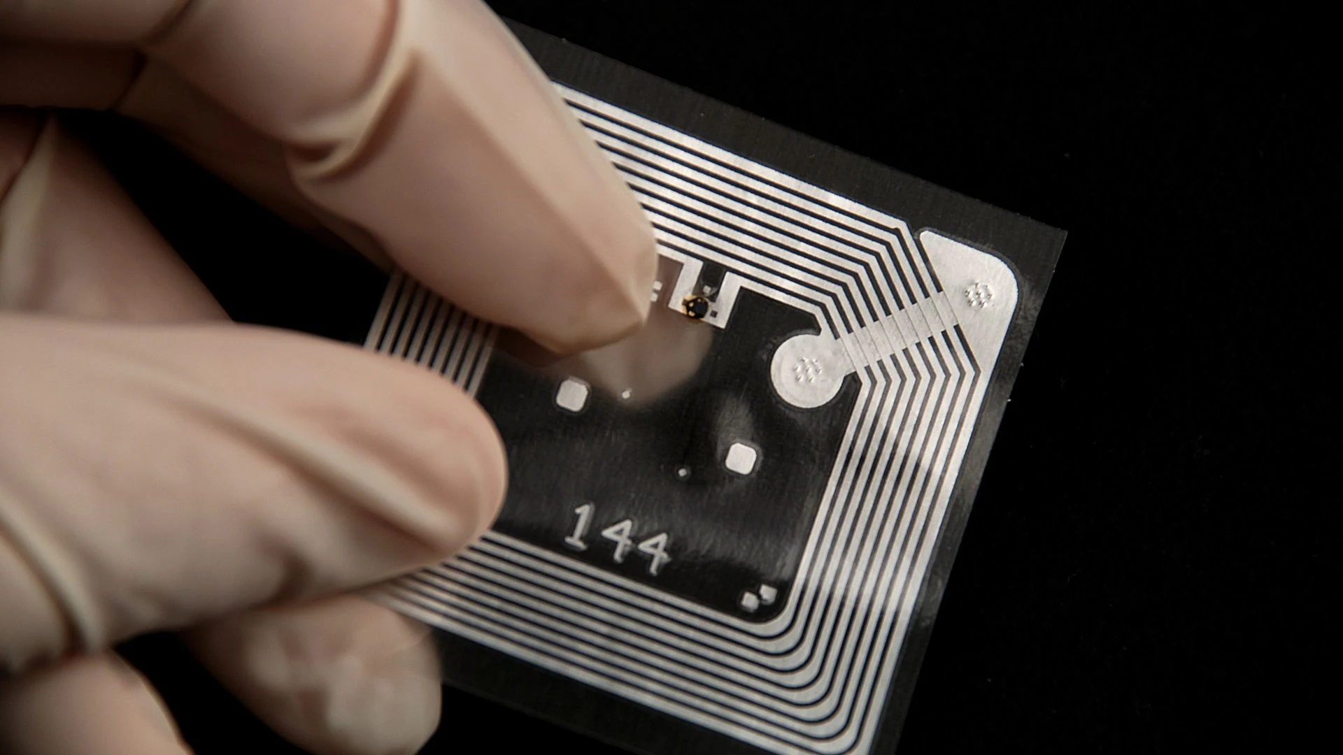 Central Sterile Supply Department dituntut untuk menyediakan instrumen steril secara tepat waktu.