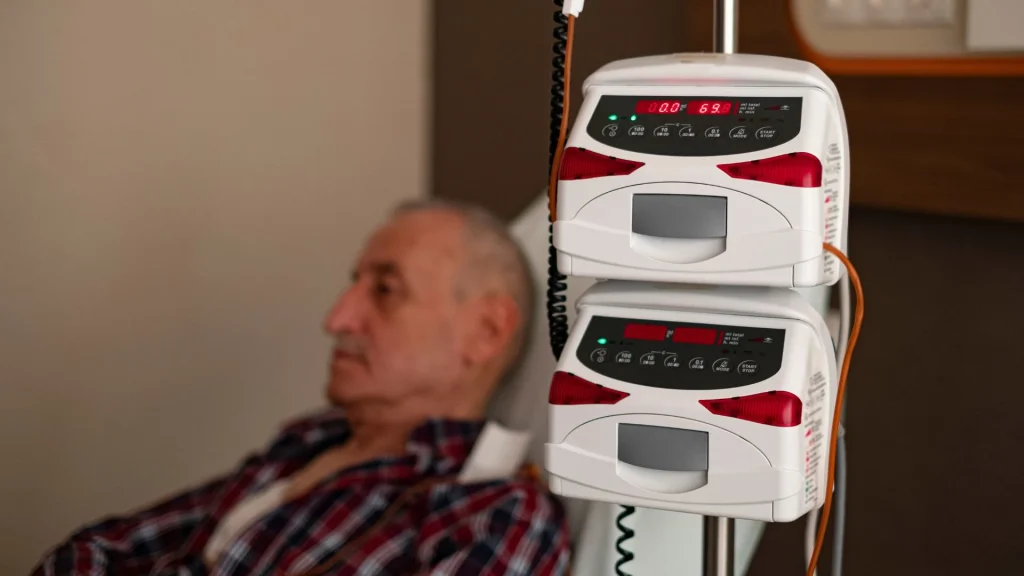 Konektivitas WiFi pada smart pump membuka peluang besar untuk integrasi sistem farmasi rumah sakit.